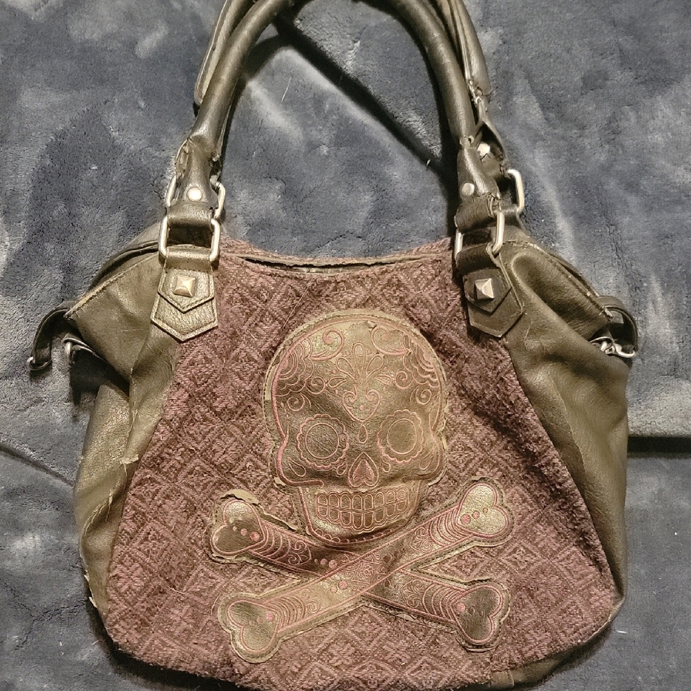 Edgy Skull Design Women's Shoulder Bag